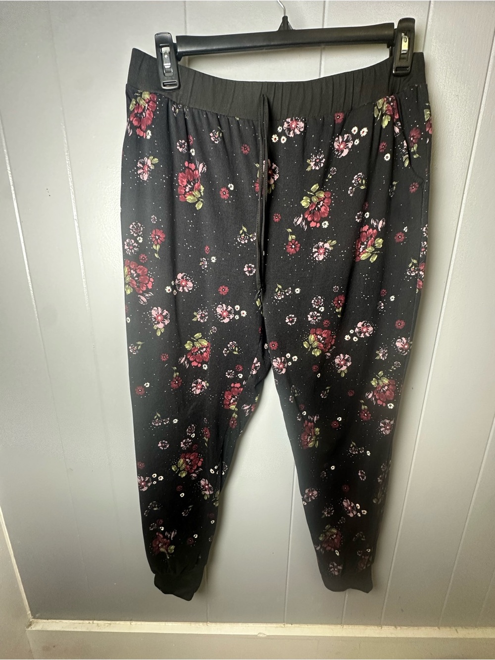 shosho women’s size 3X with pockets Black Floral Track Joggers